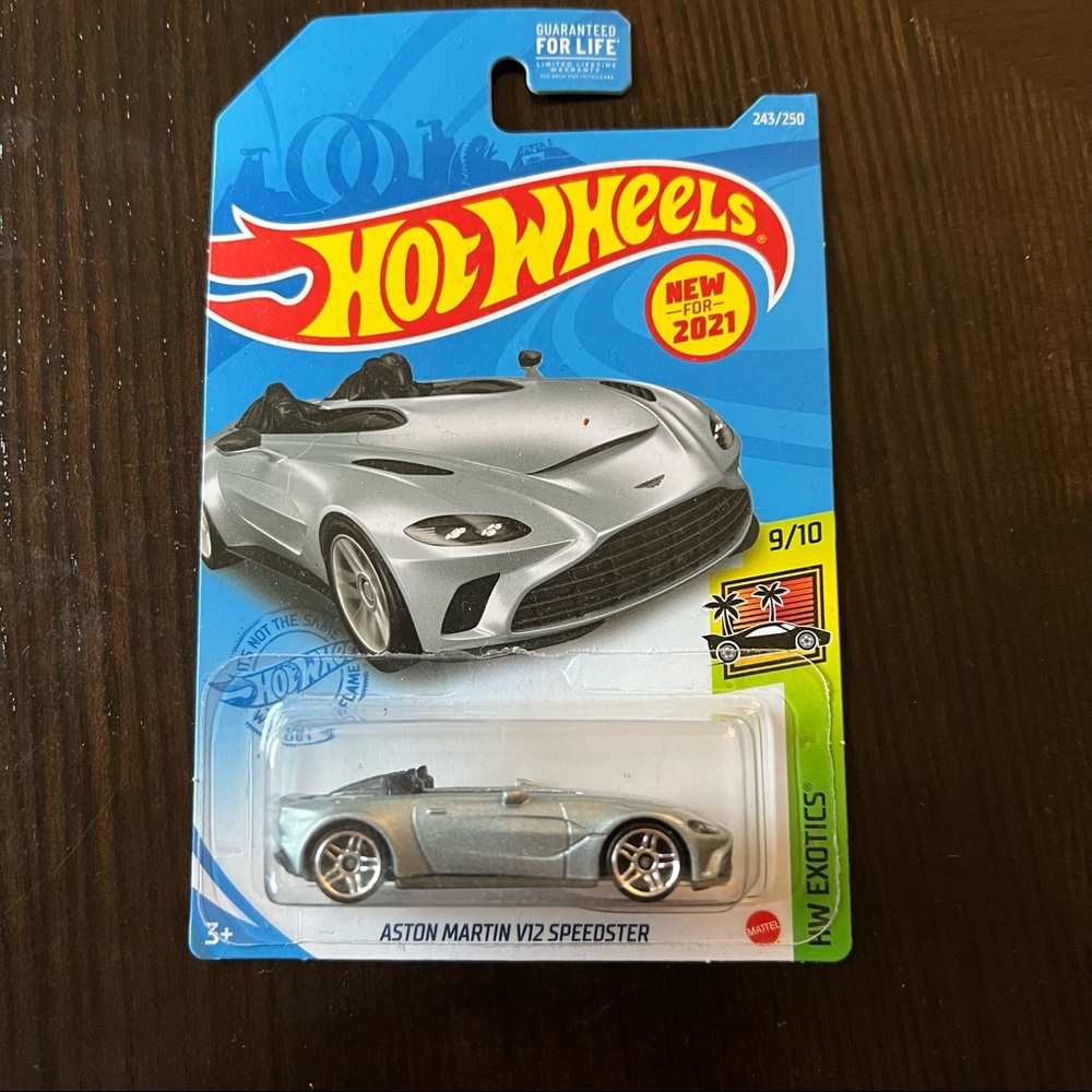 Hot Wheels Exotics Silver Aston Martin V12 Speedster 243/250